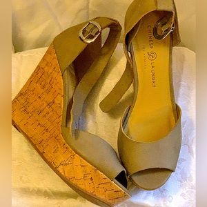 New Chinese Laundry sandals sz 9